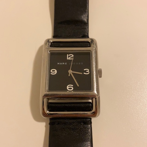 Marc Jacobs Watch - Picture 2 of 2